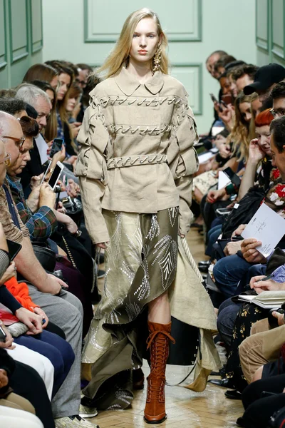 Look 38